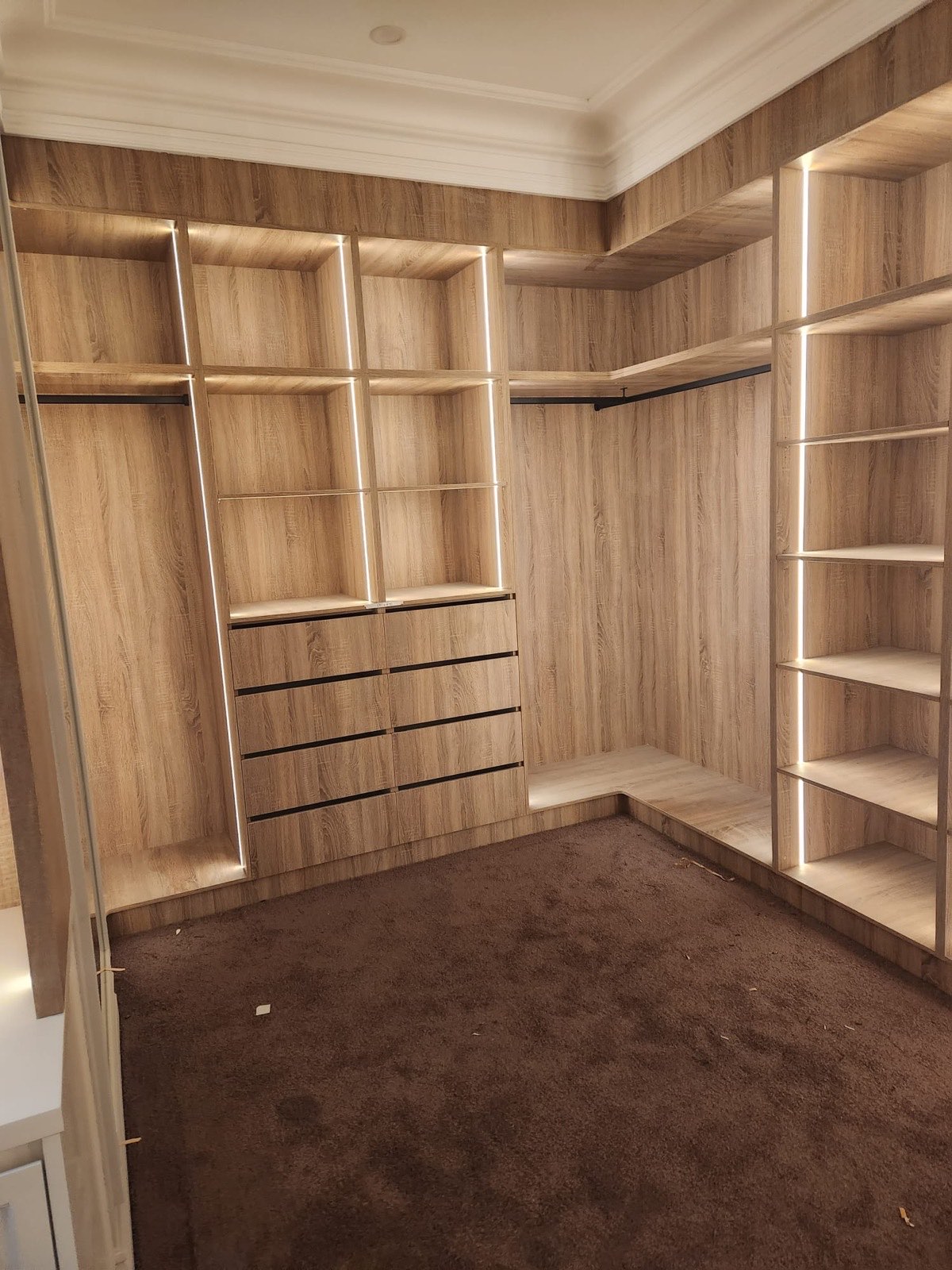 Corner wardrobe shelving in timber veneer